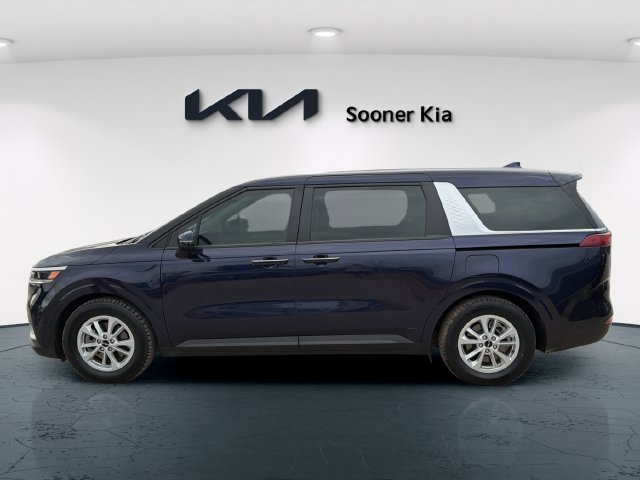 Used 2024 Kia Carnival LX FWD image 3