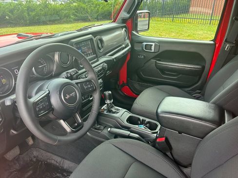 Used 2023 Jeep Wrangler Unlimited w/ Cold Weather Group AWD/4WD image 34