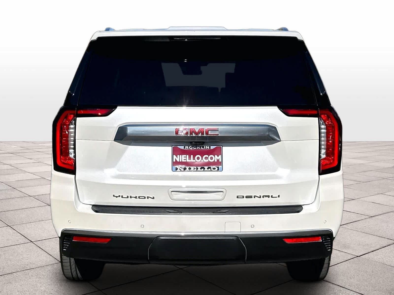 Used 2024 GMC Yukon Denali w/ Advanced Technology Package AWD/4WD image 4