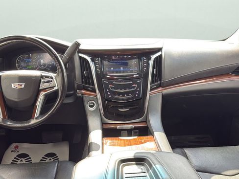 Used 2018 Cadillac Escalade Luxury image 21