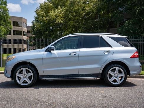 Used 2015 Mercedes-Benz ML 400 4MATIC w/ Lighting Package image 9