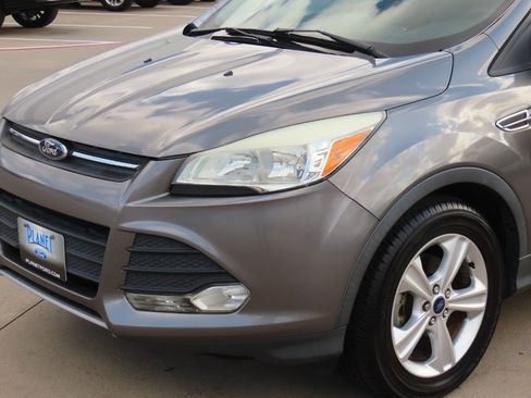 Used 2014 Ford Escape SE image 3