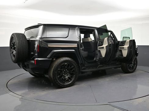 Used 2026 GMC Hummer EV SUV image 32