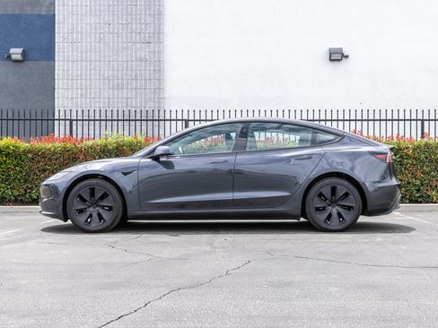 Used 2025 Tesla Model 3 Long Range RWD image 5
