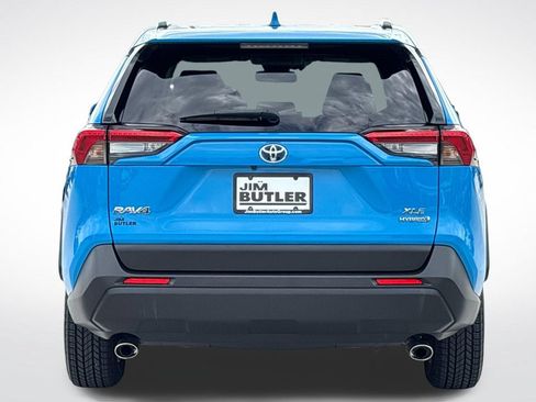 Used 2020 Toyota RAV4 XLE w/ XLE Grade Weather Package AWD/4WD image 6