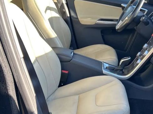 Used 2016 Volvo XC60 T5 Platinum w/ Climate Package image 11