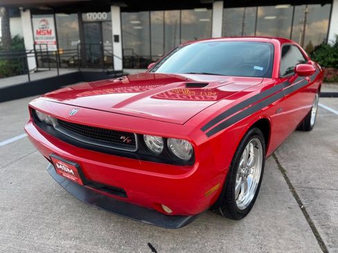 Used 2010 Dodge Challenger R/T RWD image 1