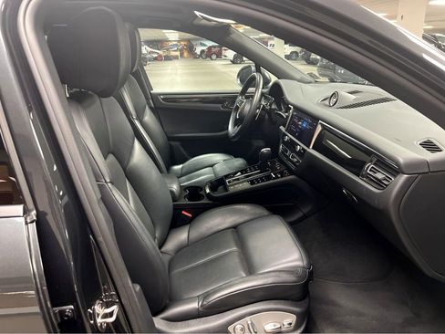 Used 2023 Porsche Macan Turbo image 25