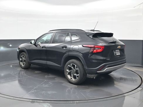 Used 2024 Chevrolet Trax LT w/ LT Convenience Package image 5