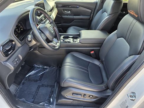 Used 2023 Honda Pilot TrailSport image 9