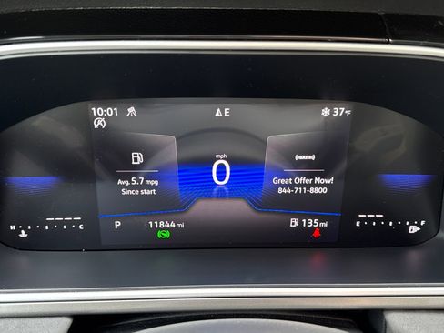 Certified 2025 Volkswagen Taos SE image 16