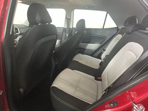 Used 2025 Hyundai Venue SEL FWD image 27