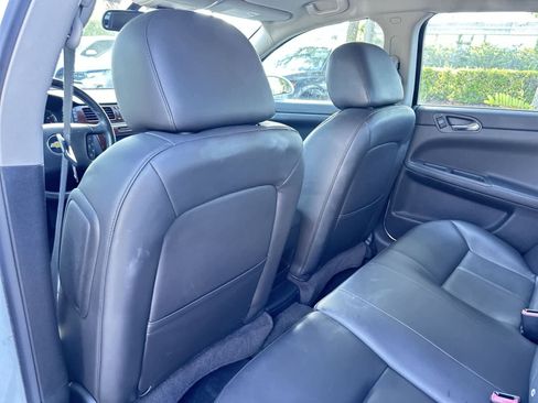 Used 2011 Chevrolet Impala LT w/ Luxury Edition Package FWD image 14
