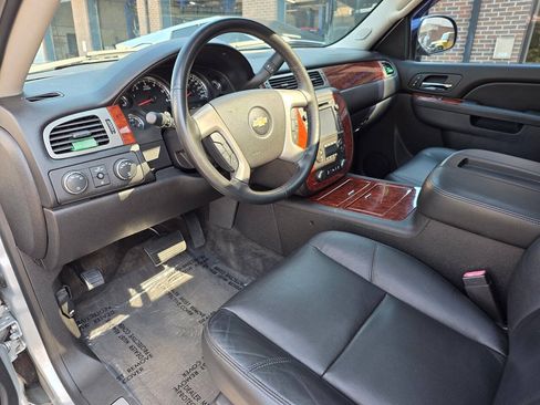 Used 2013 Chevrolet Avalanche LTZ AWD/4WD image 12