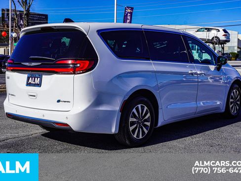 Used 2024 Chrysler Pacifica Limited FWD image 7