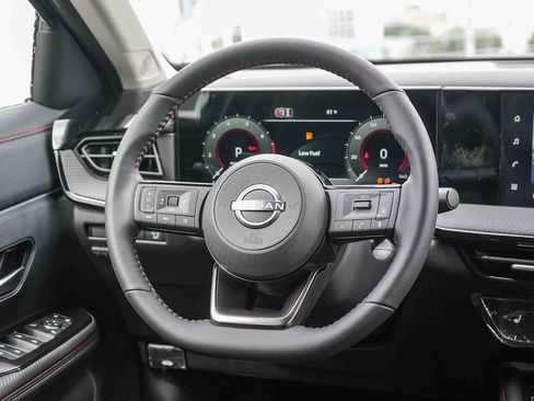 Used 2026 Nissan Kicks SR w/ SR Premium Package FWD image 31