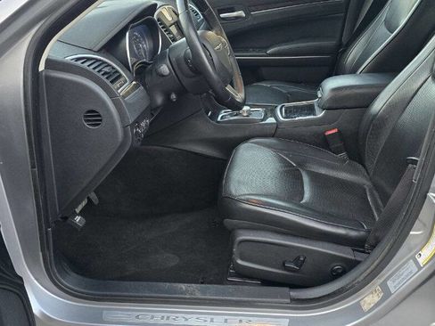 Used 2017 Chrysler 300 C image 22