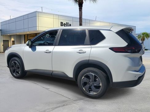 Certified 2025 Nissan Rogue SV FWD image 3