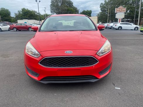 Used 2016 Ford Focus SE image 2