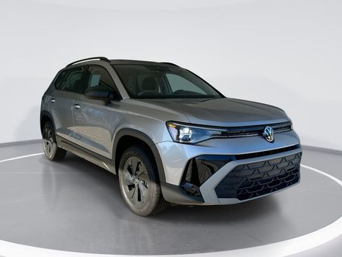 Used 2025 Volkswagen Taos S FWD image 1