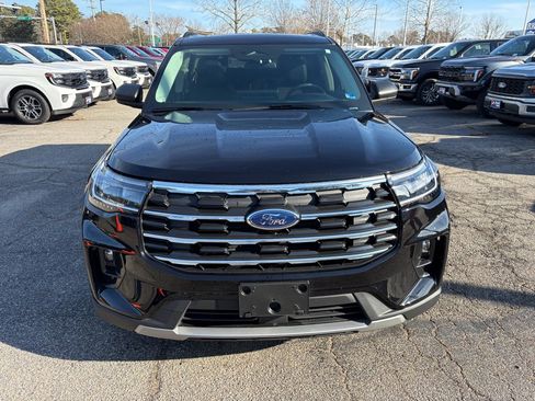 Used 2025 Ford Explorer Active w/ Active Comfort Package image 2