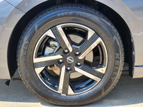 Used 2024 Nissan Sentra SV FWD image 10