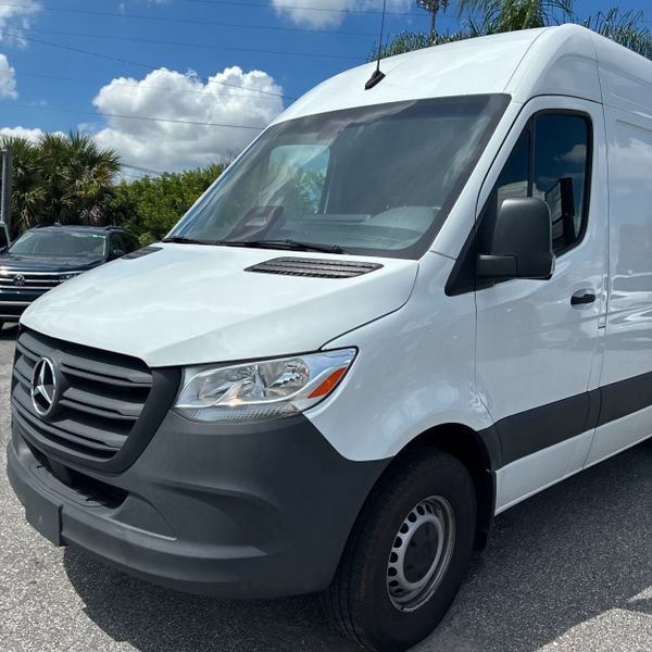 Used 2025 Mercedes-Benz Sprinter 2500 image 2