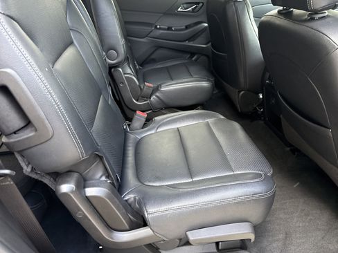 Used 2023 Chevrolet Traverse LT FWD image 15