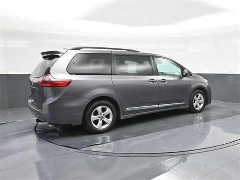 Used 2020 Toyota Sienna LE image 15