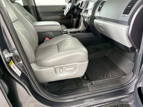 Used 2017 Toyota Sequoia Platinum image 15