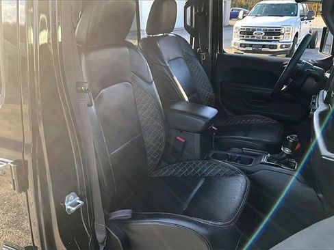 Used 2023 Jeep Gladiator Overland image 7