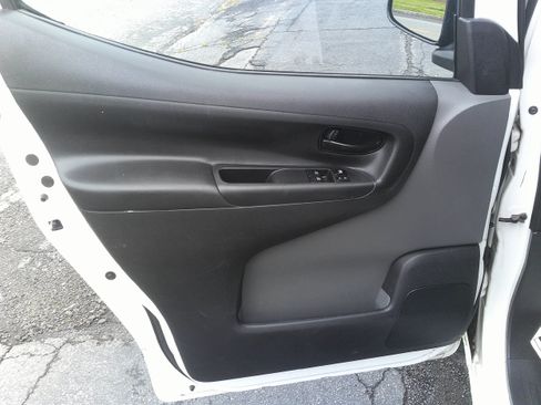 Used 2020 Nissan NV200 S w/ Sliding Glass Door Package FWD image 11