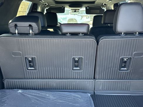 New 2026 Chevrolet Traverse RS w/ LPO, Floor Liner Package image 22