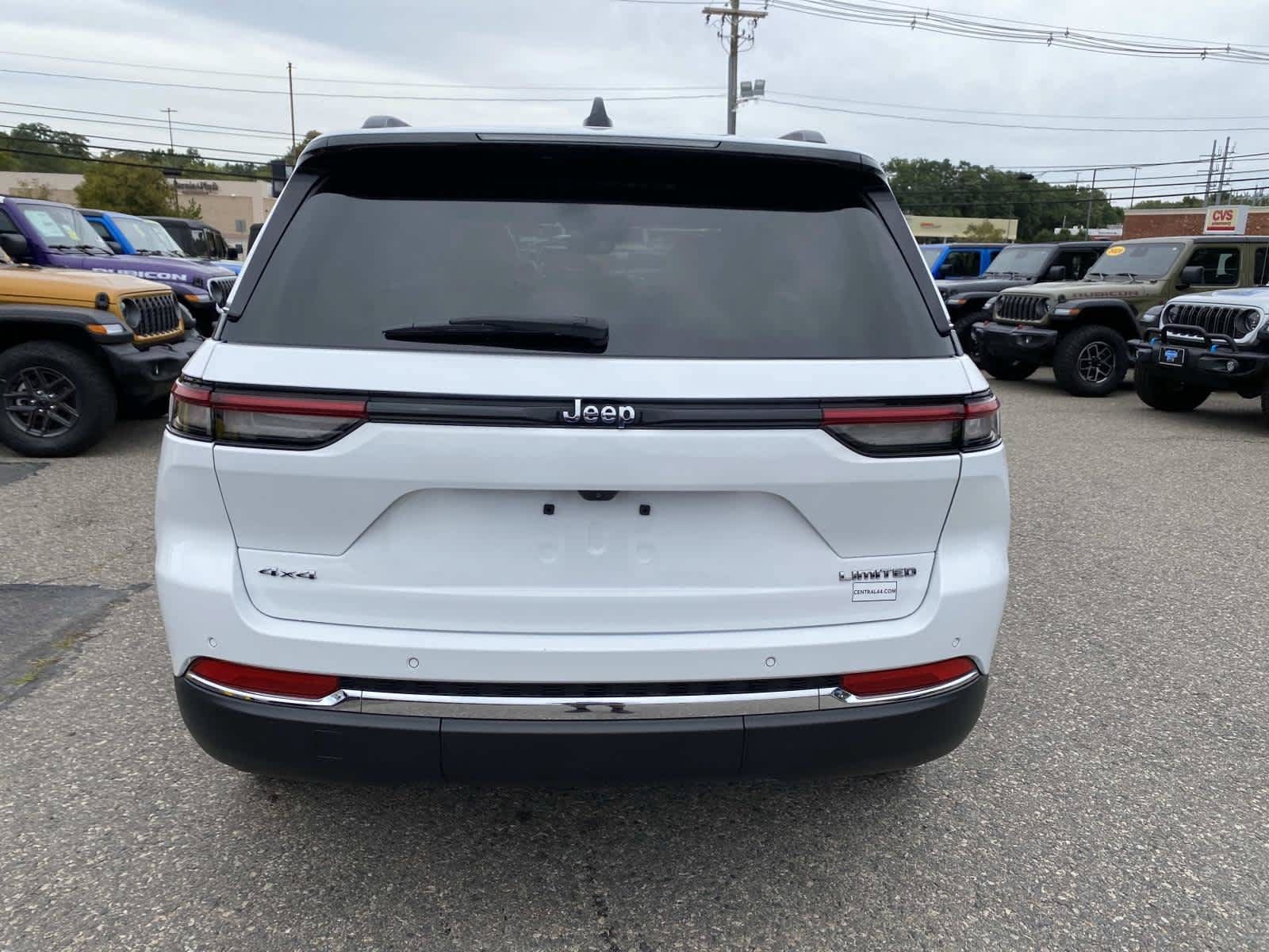 Certified 2023 Jeep Grand Cherokee Limited AWD/4WD image 4