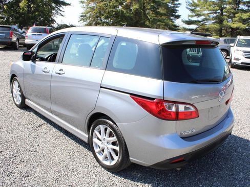 Used 2012 MAZDA MAZDA5 Touring w/ Moonroof & Audio Pkg image 9
