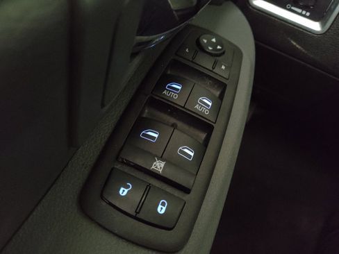 Used 2017 RAM 1500 Classic SLT image 27