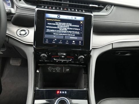 Used 2022 Jeep Grand Cherokee Limited image 19