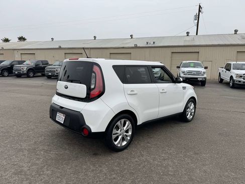 Used 2014 Kia Soul + image 8