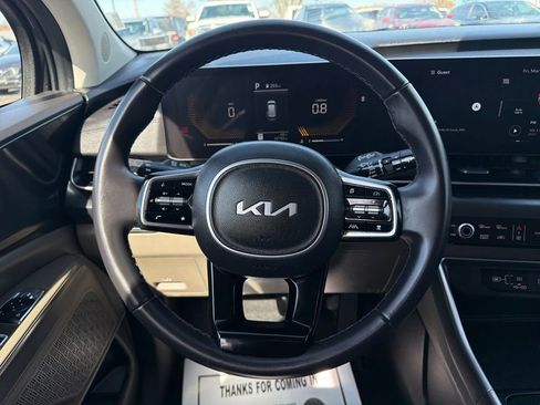 Used 2025 Kia Carnival image 17