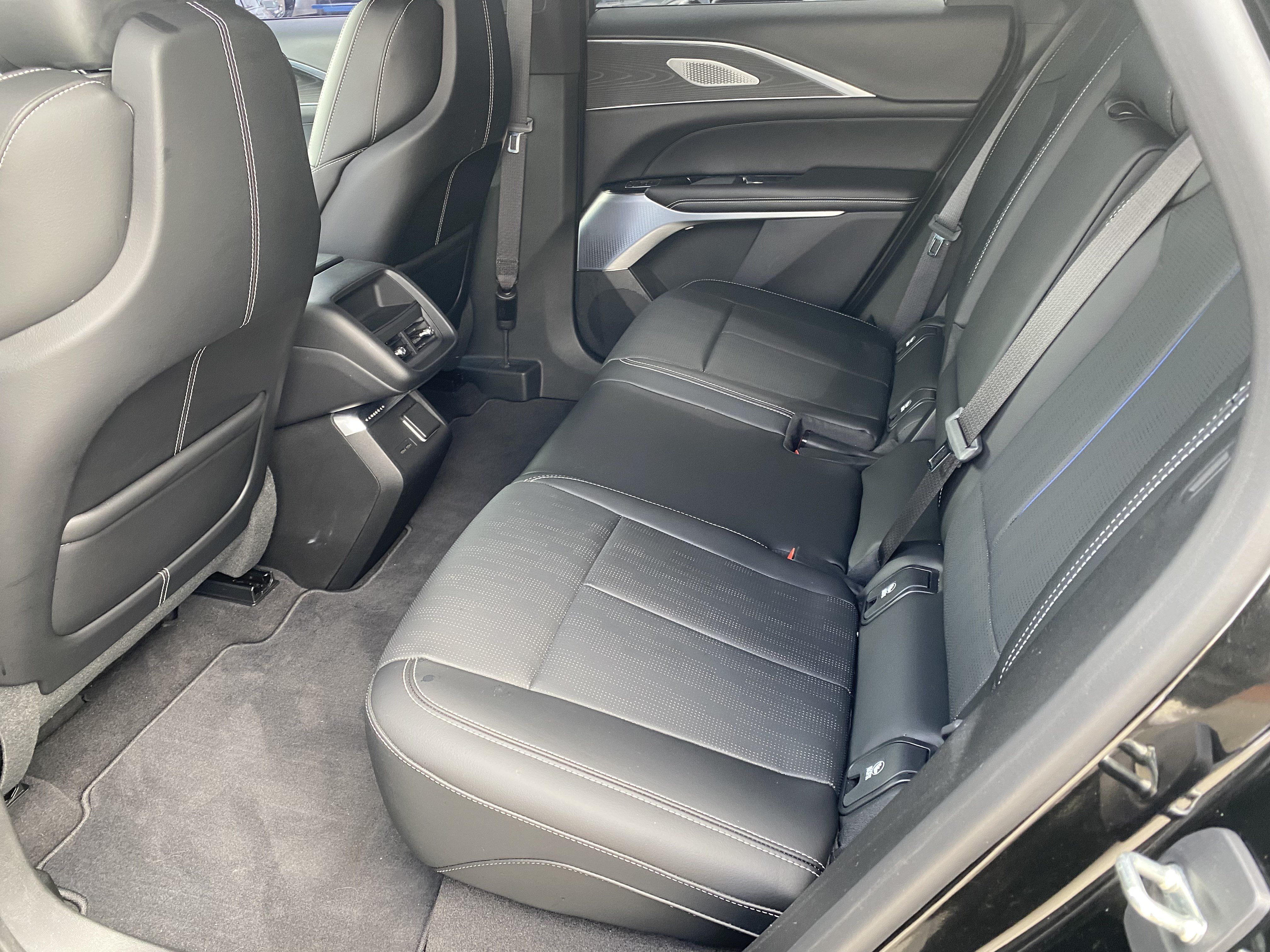 Used 2024 Cadillac Lyriq Luxury RWD image 17