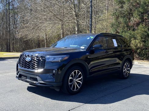 Used 2025 Ford Explorer ST-Line w/ Premium Package image 5