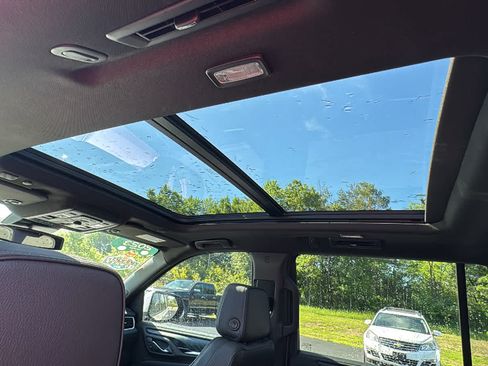 Certified 2023 GMC Yukon XL Denali AWD/4WD image 32