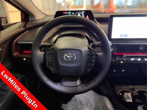 Used 2025 Toyota Prius Plug-In Hybrid image 13