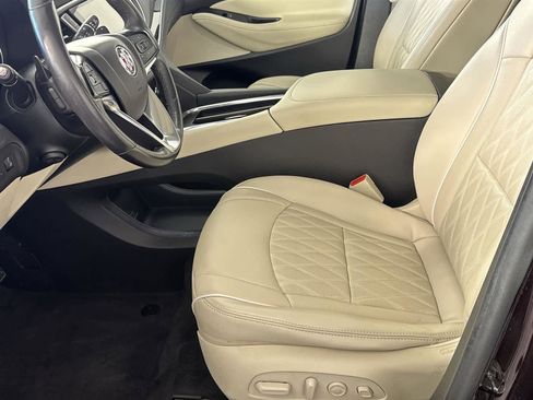 Used 2022 Buick Enclave Avenir w/ Avenir Technology Package image 11