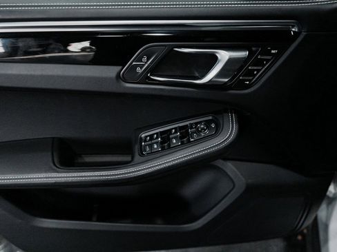 Used 2023 Porsche Macan image 12