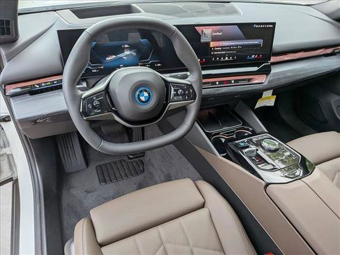 New 2026 BMW i5 eDrive40 w/ Premium Package RWD image 3