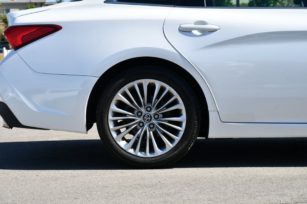 Used 2019 Toyota Avalon Limited w/ Advanced Safety Package FWD image 10
