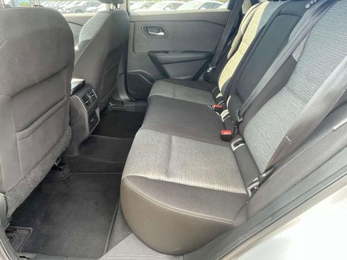 Used 2021 Nissan Rogue SV image 11