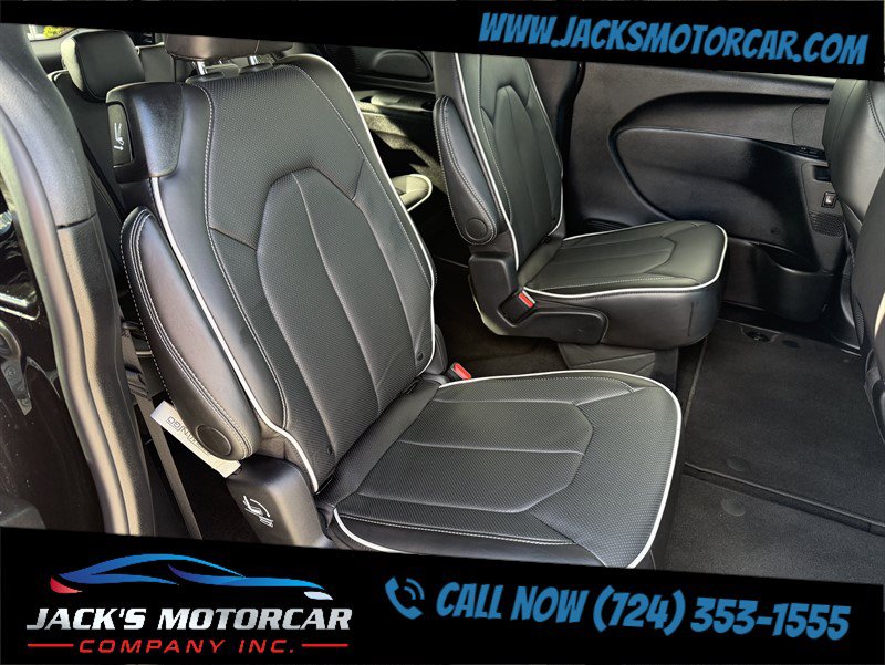 Used 2027 Chrysler Pacifica Limited FWD image 29