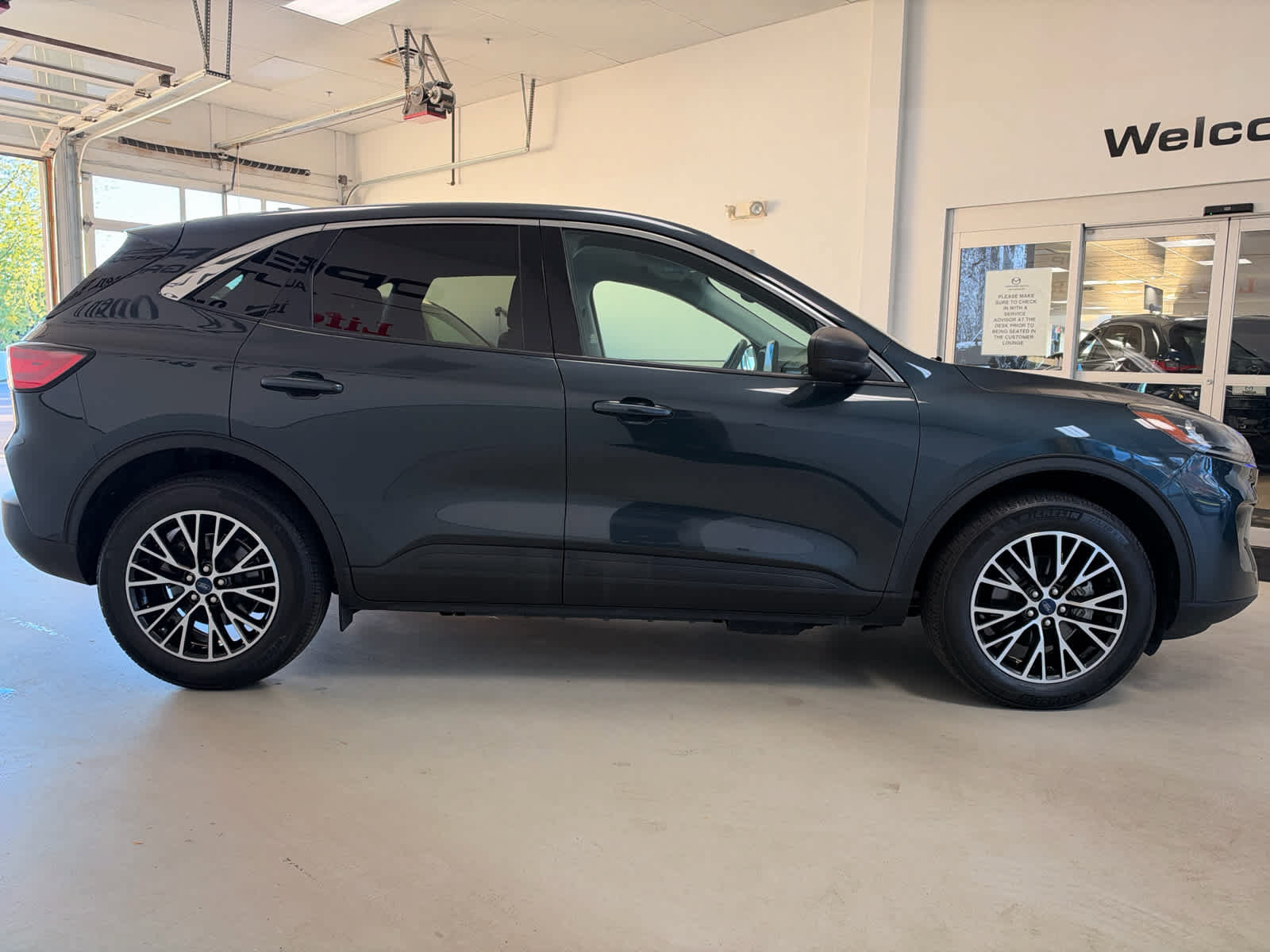 Used 2022 Ford Escape SE w/ Convenience Package FWD image 7